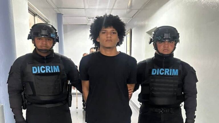 Entregan a la Policía joven señalado por muerte de otro en Sabana Perdida