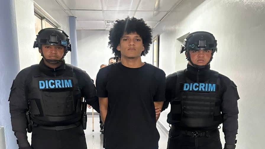 Entregan a la Policía joven señalado por muerte de otro en Sabana Perdida