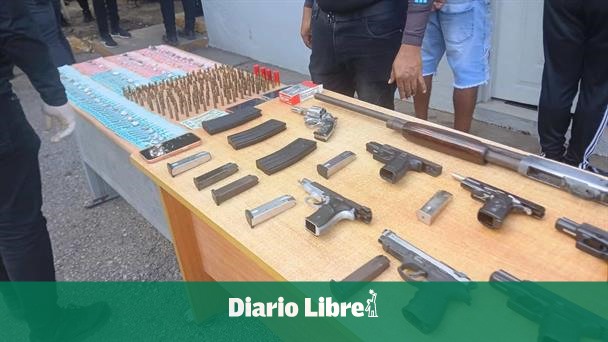 Policía apresa a tres personas y ocupa arsenal de armas en Barahona