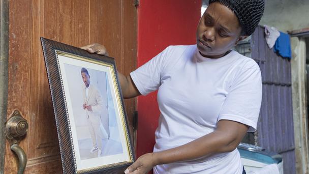 Va para un mes: familia de motoconchista reclama por qué no identifican al policía que lo mató