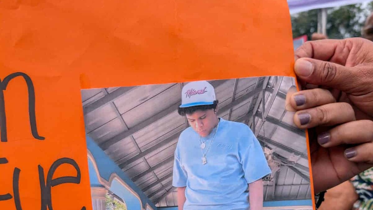 Con marcha y vigilia exigen justicia por muerte de joven durante asalto en Santiago