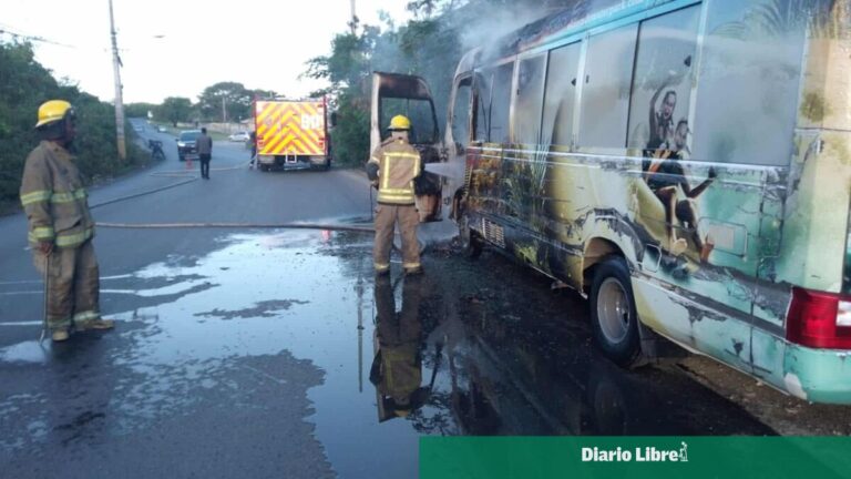 Conductor sufre quemaduras durante incendio de autobús en La Altagracia