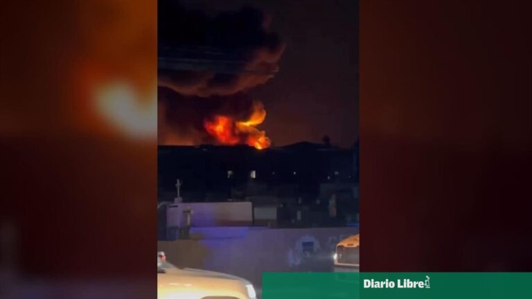 Incendio afecta una fábrica de plásticos en Haina