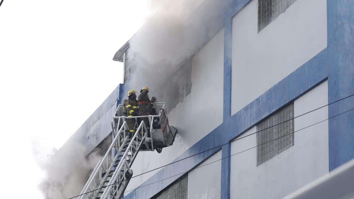 Incendio en edificio de Garrido se origina en el área de almacén; no se reportan personas afectadas