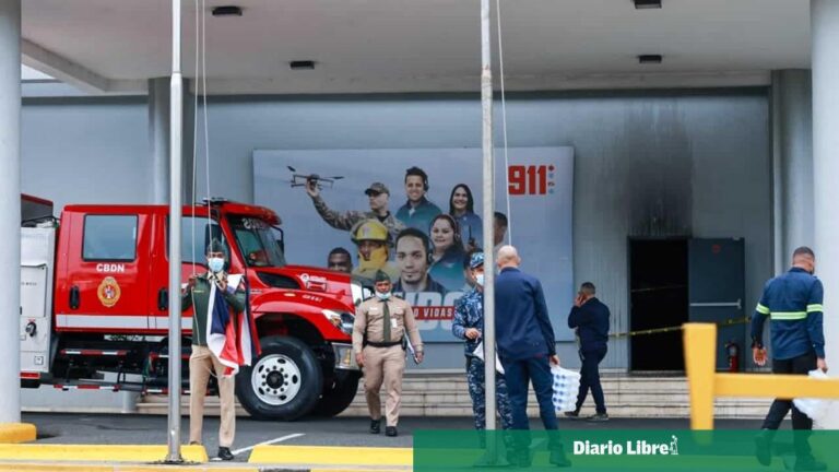 Posible cortocircuito o falla eléctrica habrían provocado incendio en la sede del Sistema del 9-1-1