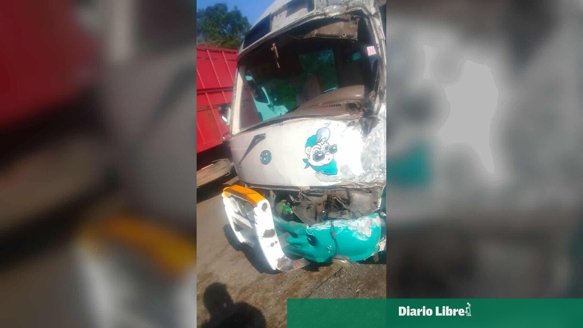 Varios estudiantes heridos durante colisión de autobuses en carretera de Yamasá