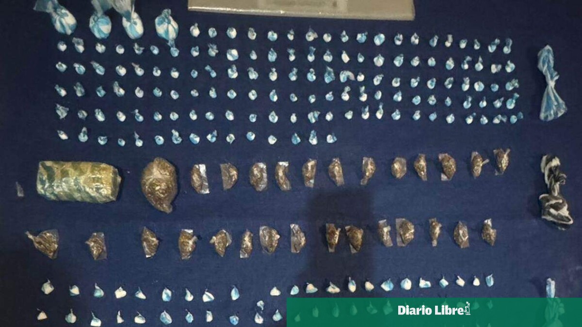 Capturan a dos supuestos miembros de la red de microtráfico de "Luisito la Uva" en Montecristi