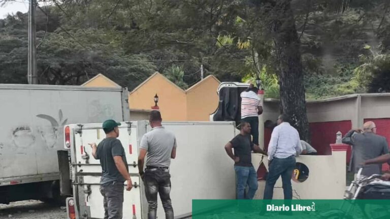 Conductor pierde el control y se estrella contra cabaña en Hato Mayor