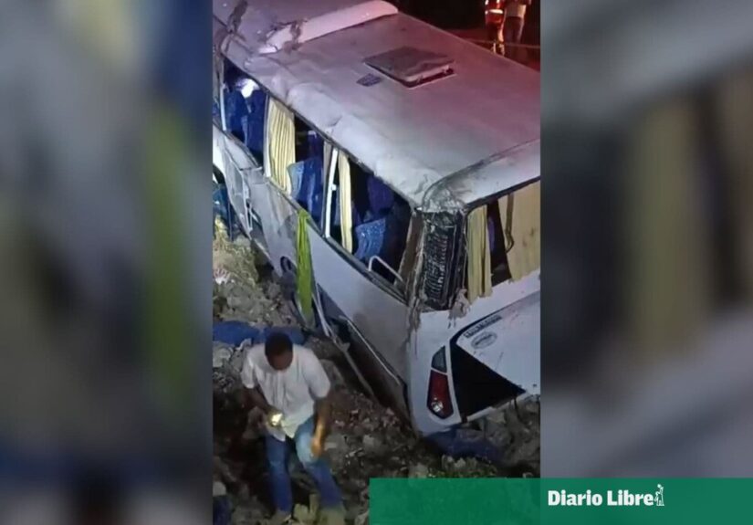 Dos fallecidos y 18 heridos por accidente de tránsito en un autobús en La Romana