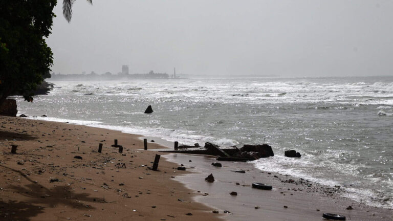 Hallan cadáver de un hombre en aguas del Mar Caribe frente a playa Montesinos