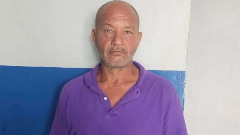 Hombre persiguió a una mujer con un machete por las calles de El Seibo