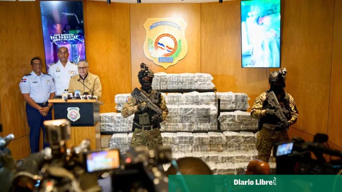 Incautan 564 paquetes de presunta cocaína frente a costas de Barahona; arrestan a cinco hombres