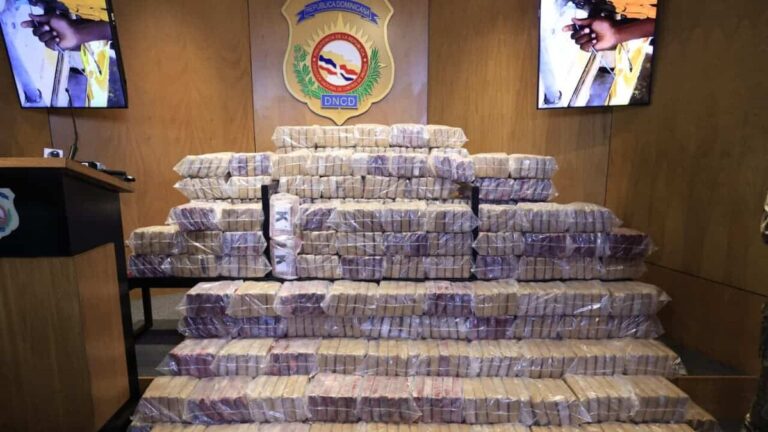 Incautan 700 paquetes de presunta cocaína en contenedor de uvas en el puerto Caucedo