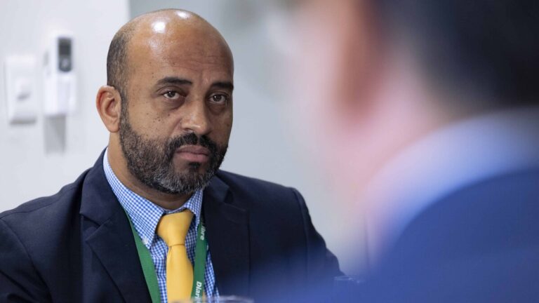 Las monedas de la ironía: la última historia del periodista Joaquín Caraballo