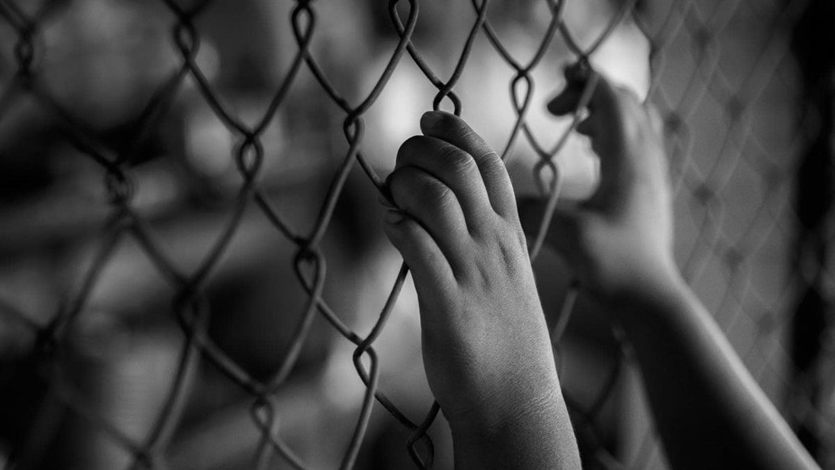 Maestra maltrata a una niña en preescolar de Santo Domingo Este y todo queda captado