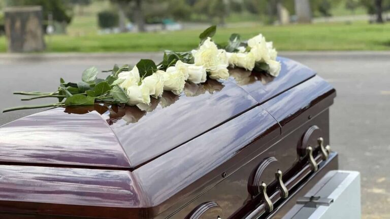 Momentos de tensión en velatorio de Villa Riva por supuestos movimientos del fallecido