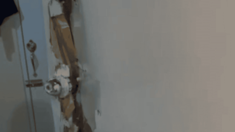 Pareja de anciano sufre momentos de terror en allanamiento por "error" de la Policía