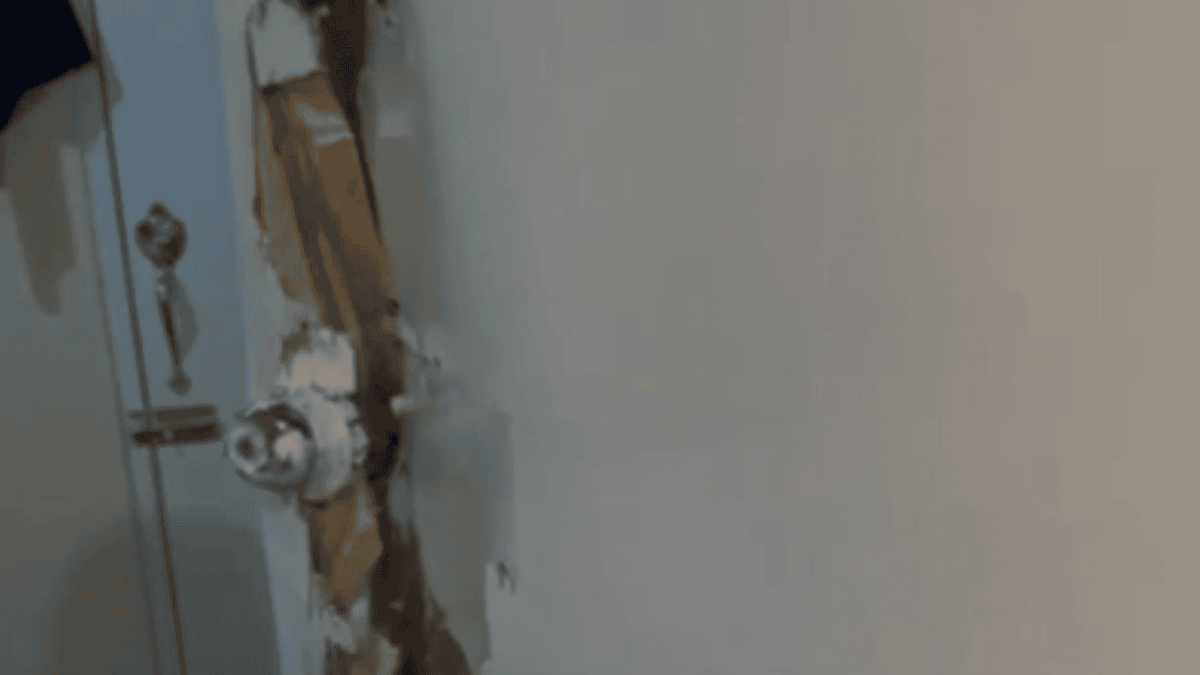 Pareja de anciano sufre momentos de terror en allanamiento por "error" de la Policía