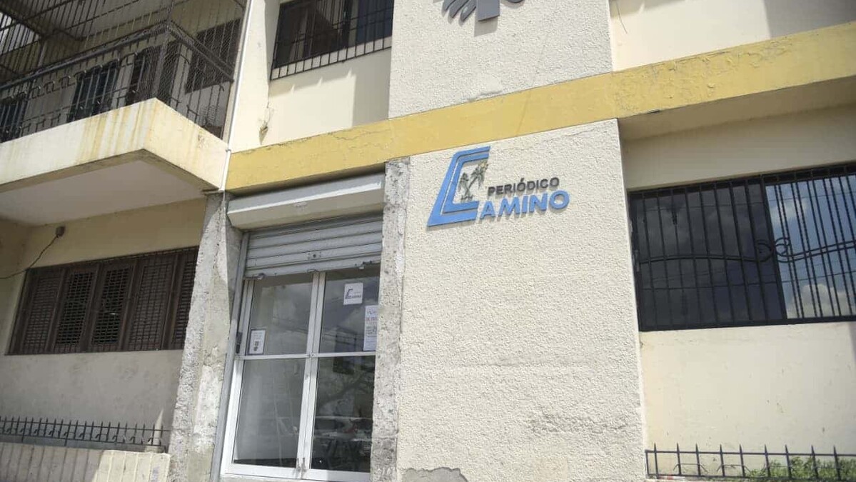 Roban equipos y causan daños en oficinas del semanario Camino en Santiago
