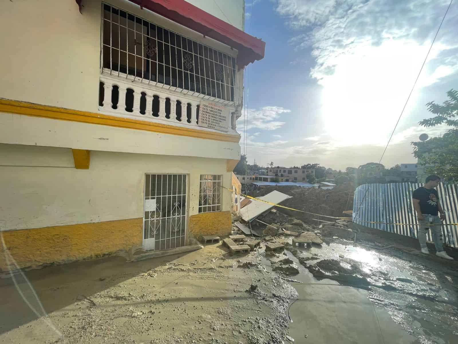 Lugar donde colapsó el edificio de tres niveles.