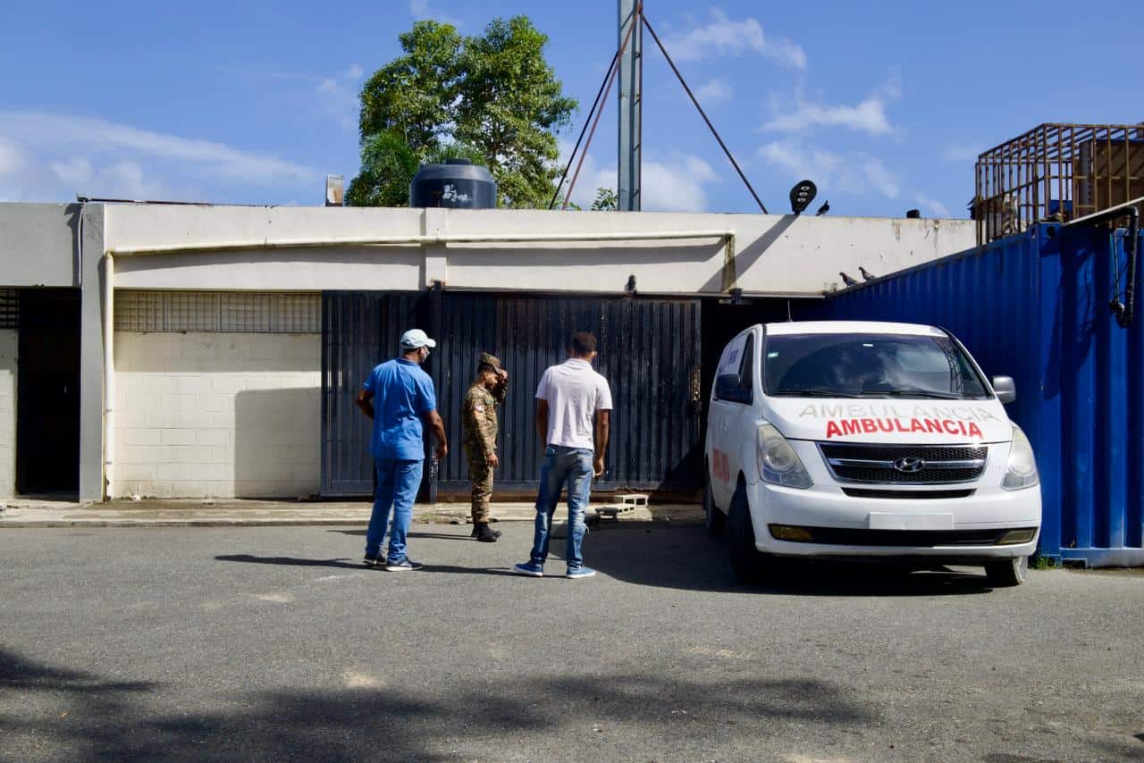 Ambulancia del Inacif donde se trasladó el cuerpo de Joaquín Caraballo luego del accidente.