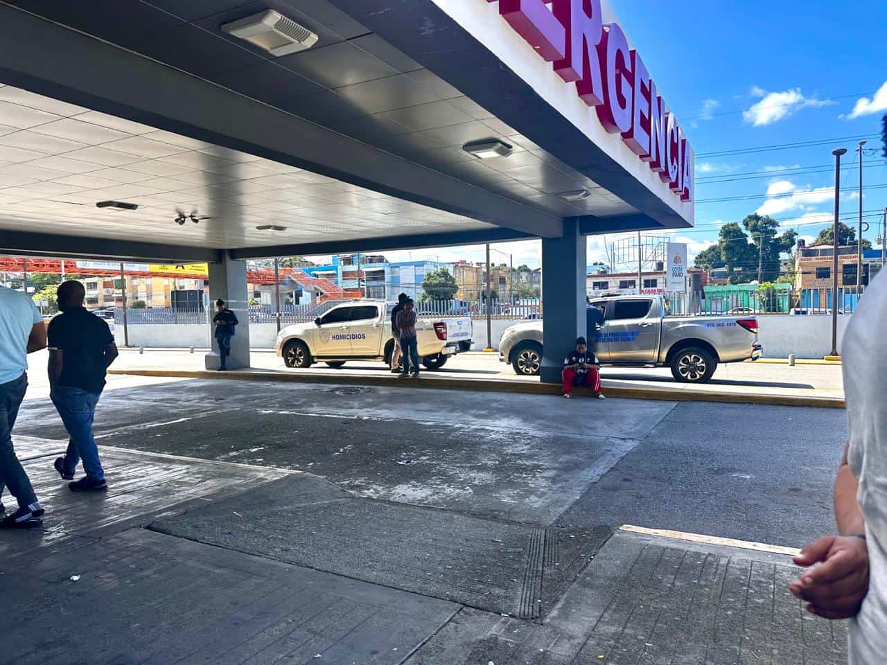 Vehículos de la Policía Nacional en el Darío Contreras.