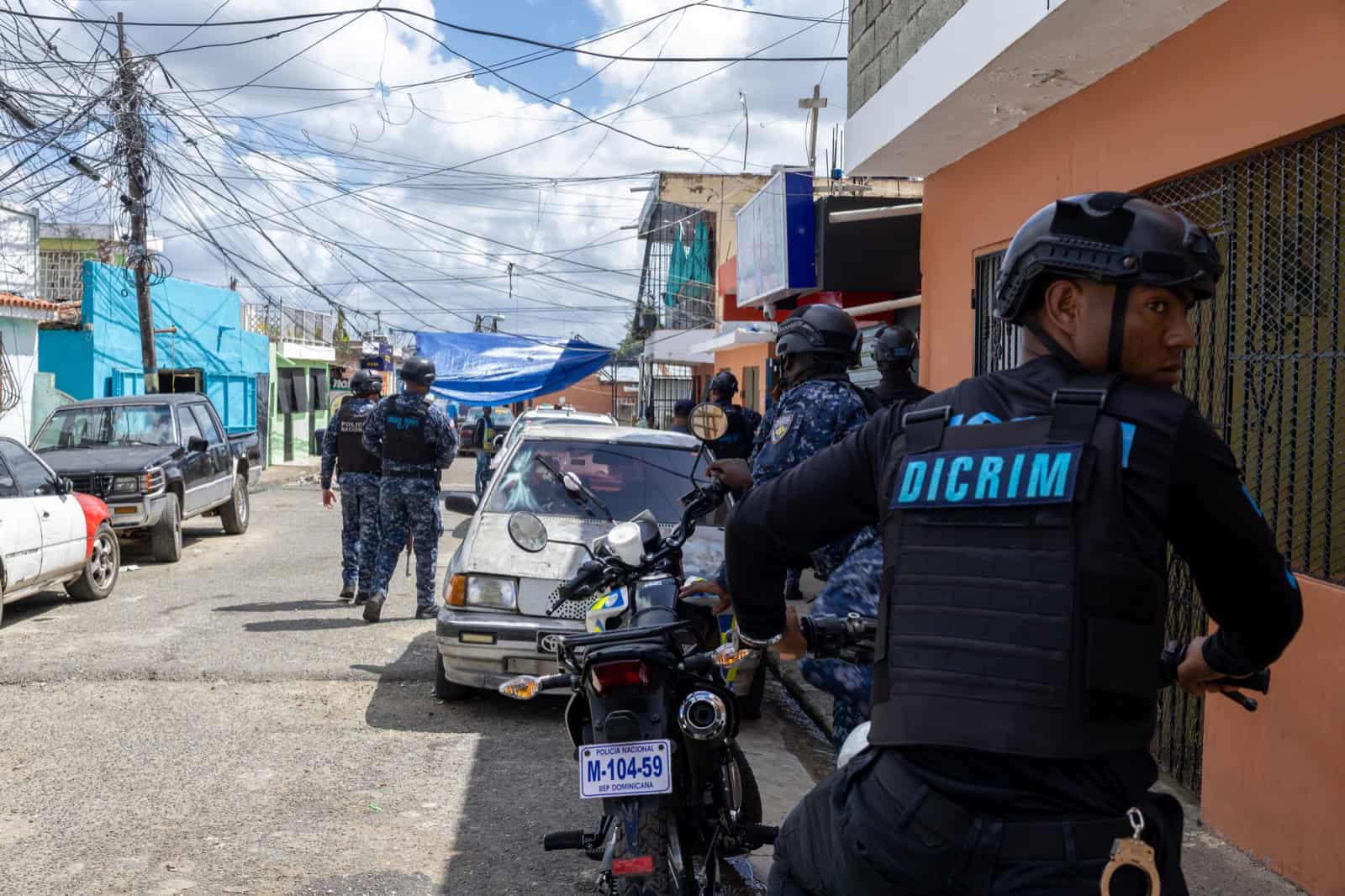Miembros de la Policía Nacional en el sector Gualey para continuar con las investigaciones tras la balacera
