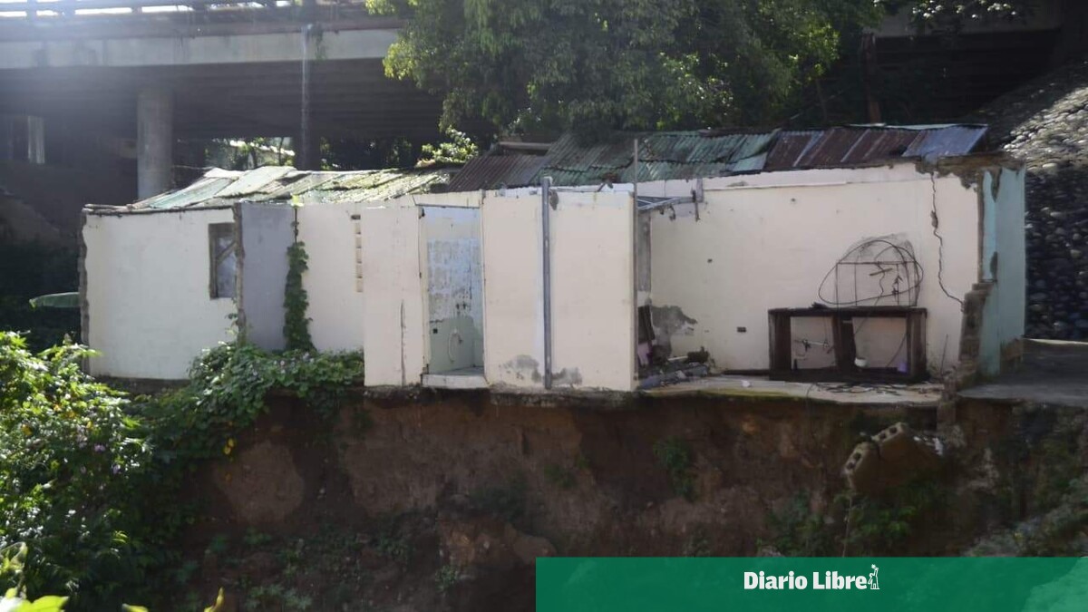 Cuatro viviendas al borde del colapso por deslizamientos de tierra en Santiago