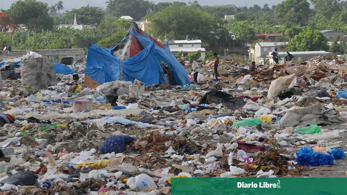 Encuentran cadáver en descomposición de un hombre en vertedero de Santiago