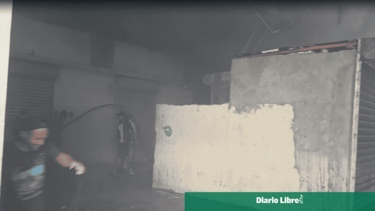 Fuego desata pánico y desesperación entre comerciantes del mercado binacional de Dajabón