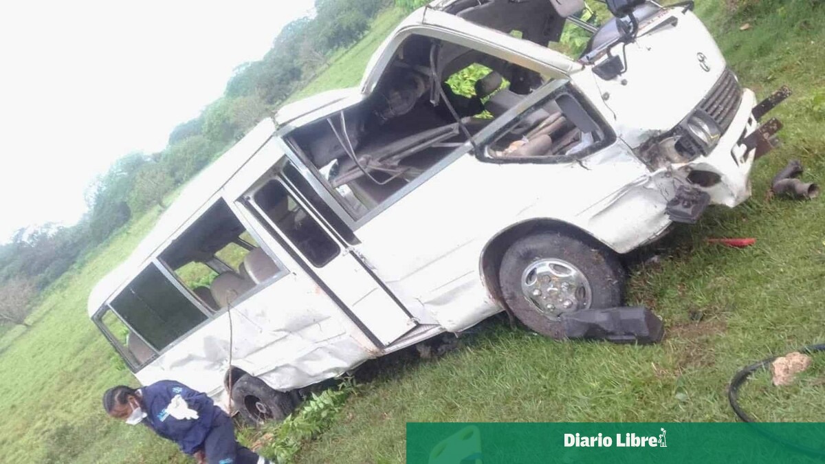 Nueve personas resultan lesionadas tras deslizamiento de autobús en carretera Otra Banda–Higüey