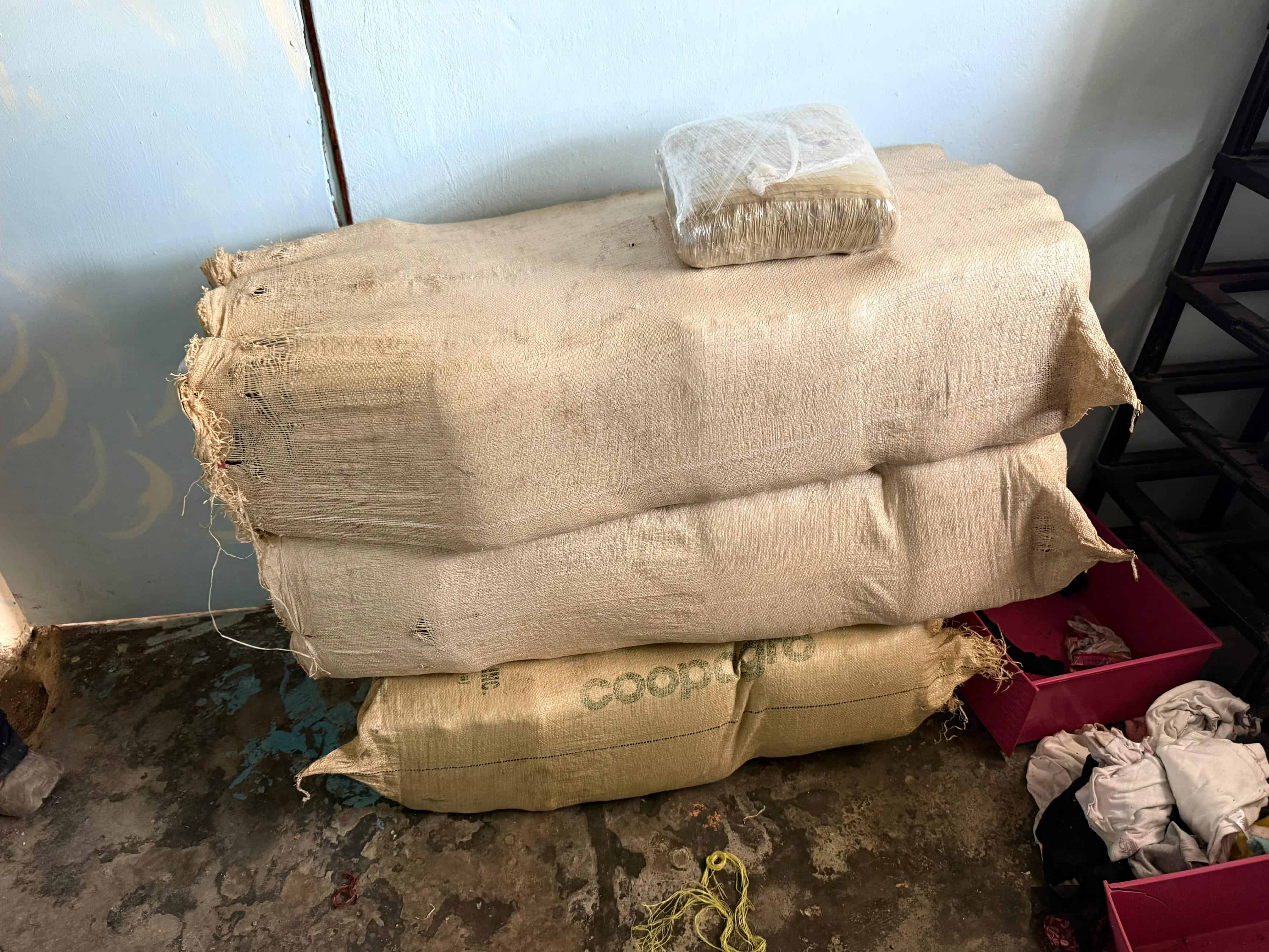 Paquetes de drogas ocupados durante los allanamientos.